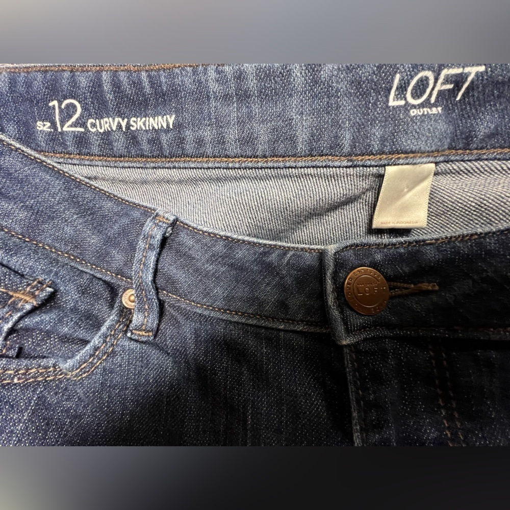 LOFT CURVY SKINNY JEANS. SIZE 12. MEDIUM BLUE - Picture 2 of 5